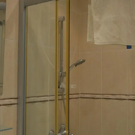 Sam's Cove * بافوس